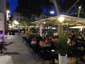 De avond valt in Avignon