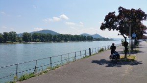 Uitzicht op de Rijn in het stadscentrum van Bonn