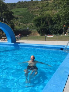 Het zwembad bij camping Sonneneck in Spay