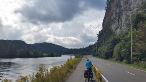 Langs de Maas, op weg naar Dinant