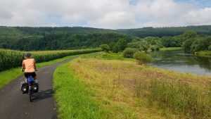 Fietsen langs rivier de Weser via de R1 radweg