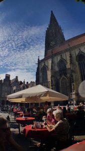 Op het terras bij de indrukwekkende Dom van Munster