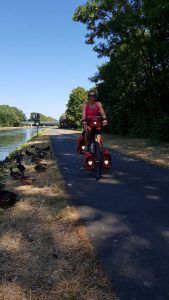 fietsen langs het Willemskanaal in Belgie