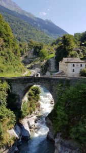 Schilderachtig: het Italiaanse plaatsje Bondo langs de rivier Mera